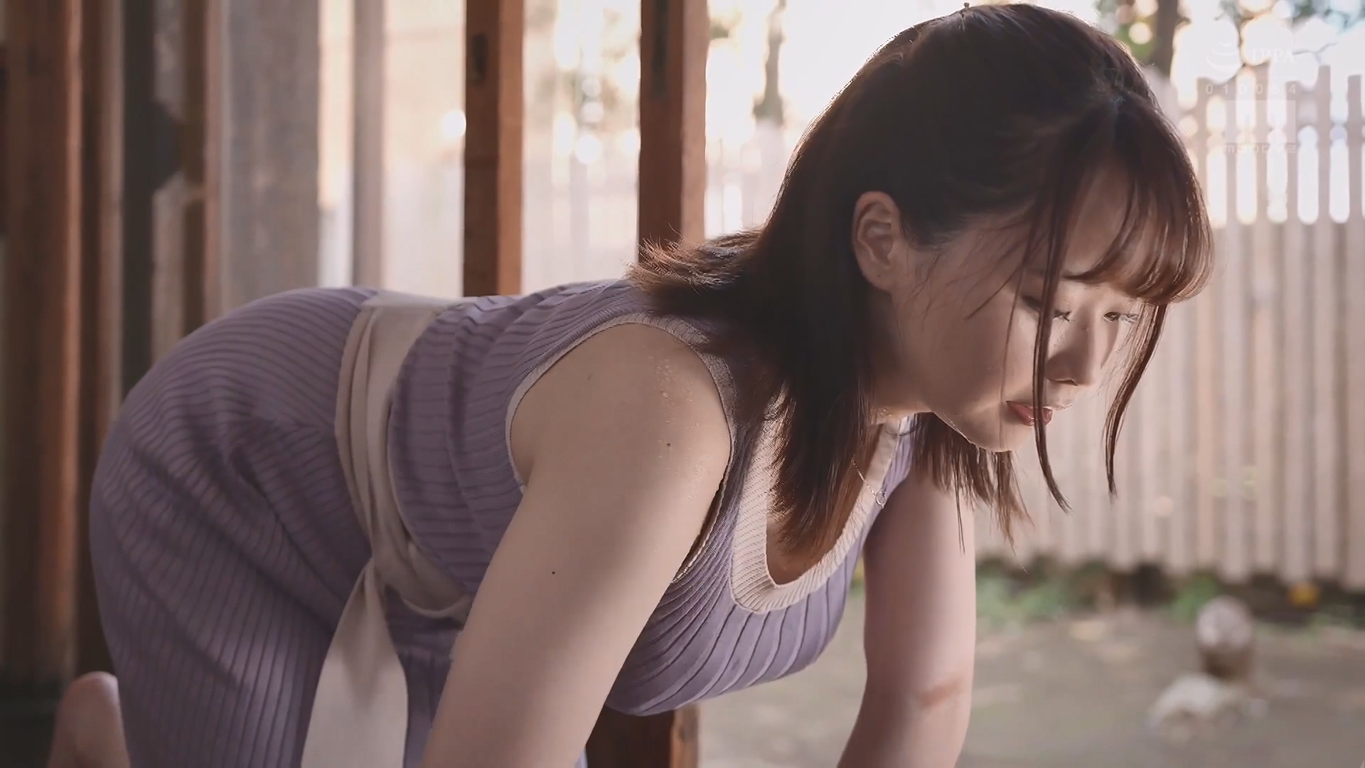 MIDV-020-夫の转勤先の超农村で…暇で退屈する俺は附近の男を诱惑して,胜手に骑乘位扭.jpg