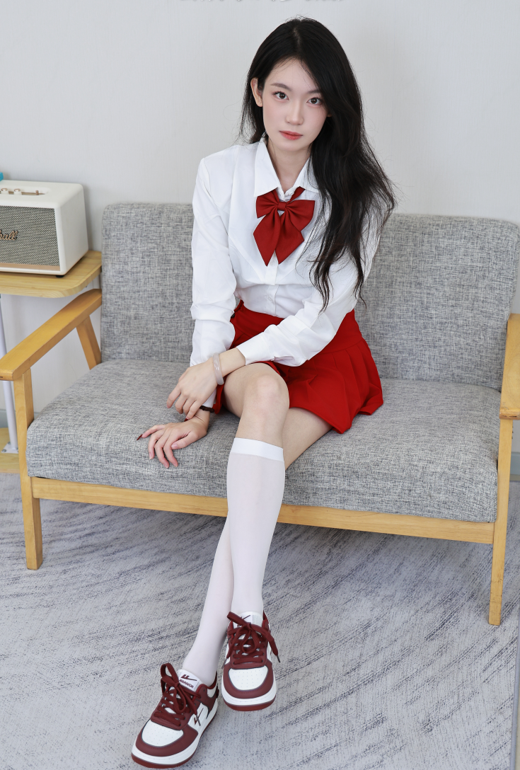 校服小红裙.png