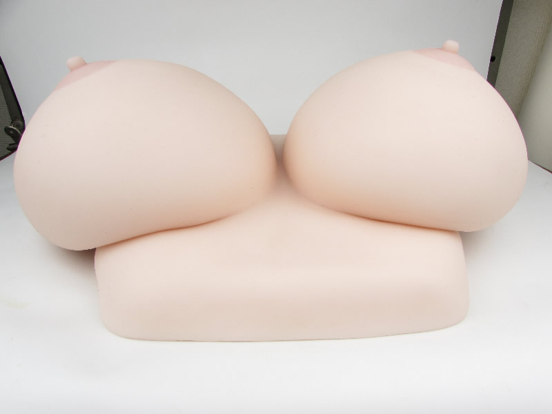busty-ema-b3.jpg