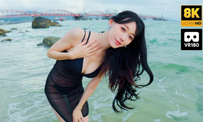 Beauty-GG-on-the-beach-with-a-black-bikini-A.jpg